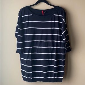 H&M BLACK & WHITE STRIPED LIGHT SWEATER
